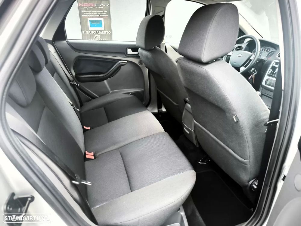 Ford Focus 1.6 TDCi Ghia - 24