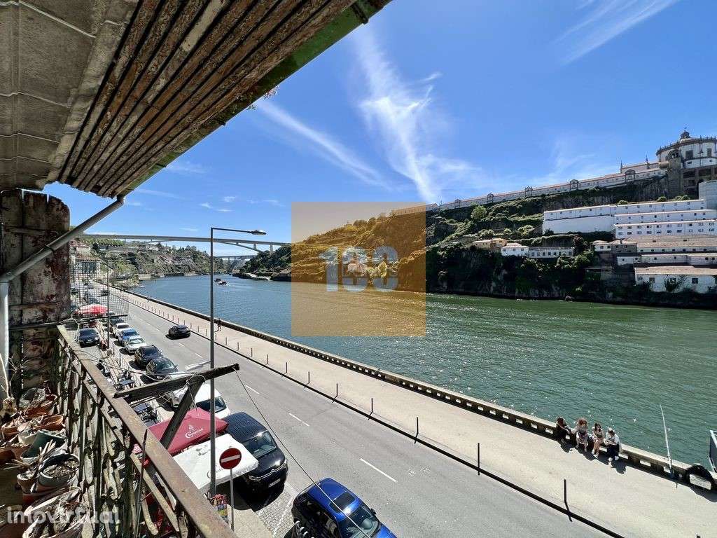 Prédio na Zona Histórica - Grande imagem: 2/20