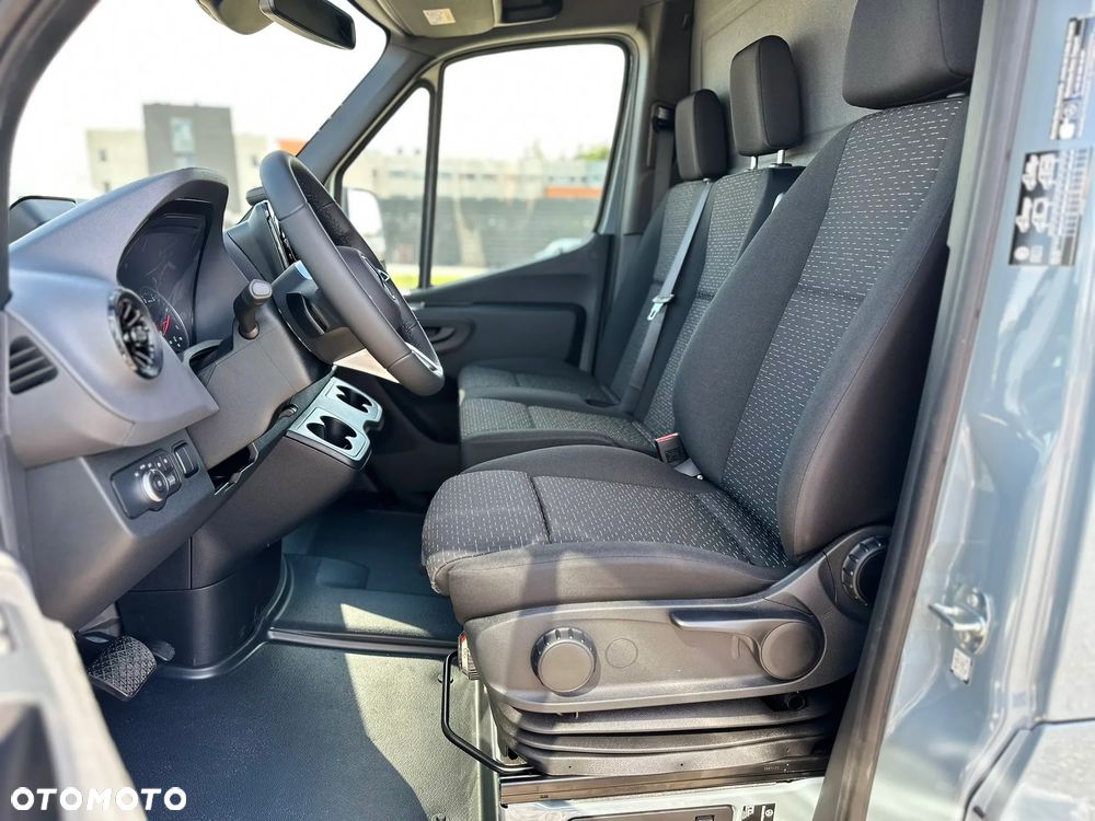 Mercedes-Benz Sprinter - 11