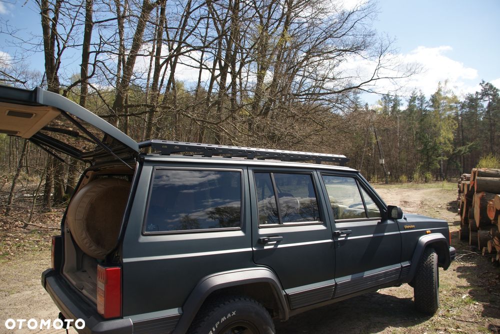Jeep Cherokee - 16
