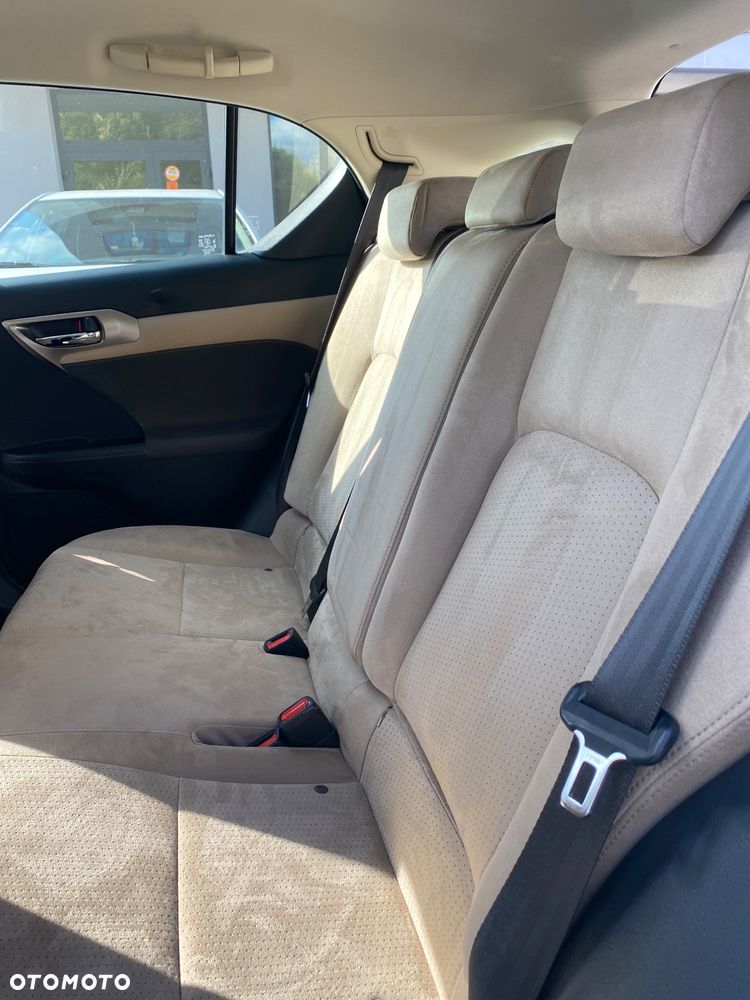 Lexus CT - 16
