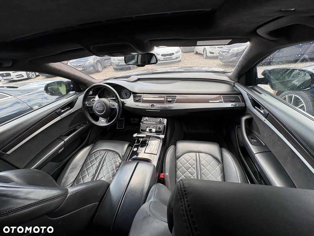 Audi S8 Plus - 30