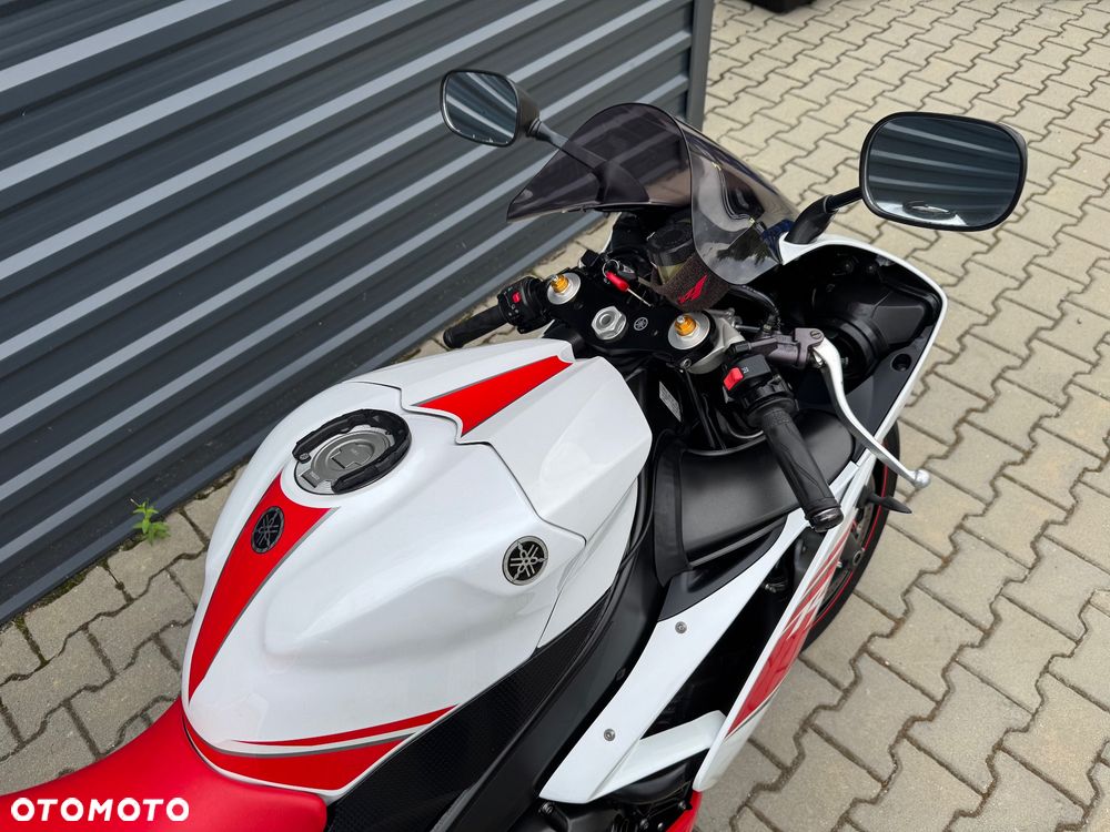 Yamaha R1 - 8