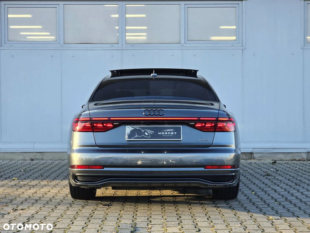 Audi A8 - 7