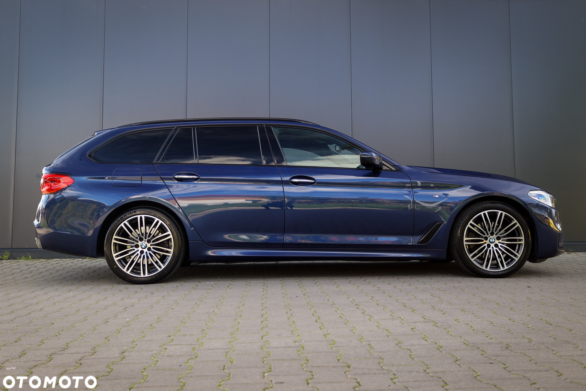 BMW Seria 5 520d xDrive Touring M Sport Edition - 7