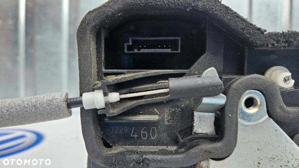 BMW 1 E87 5D  Zamek drzwi tył prawy Zamek tylny prawy 7229460 - 4