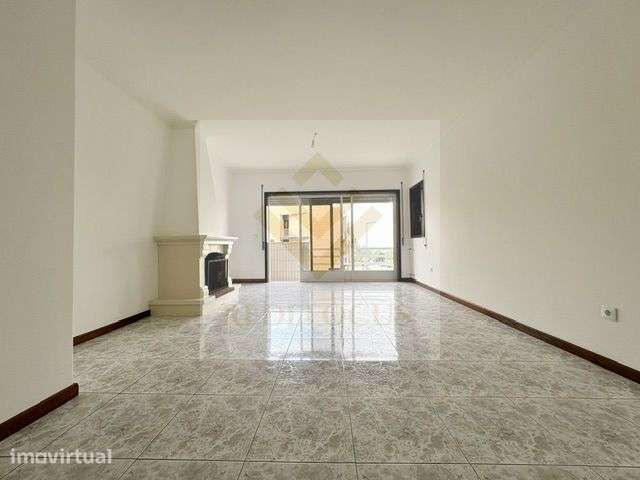 Apartamento T3 com Varanda e Garagem - Grande imagem: 3/23