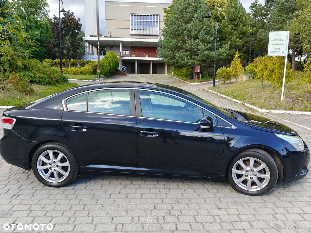 Toyota Avensis 2.0 D-4D Premium - 32