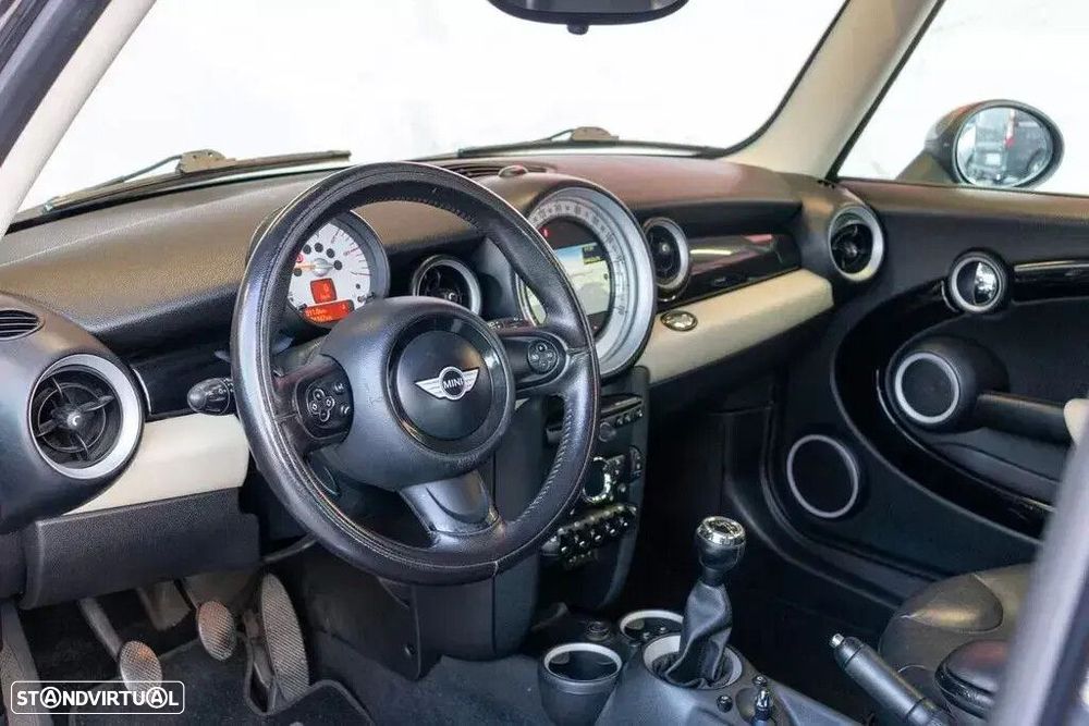 MINI 3 Portas One D - 18