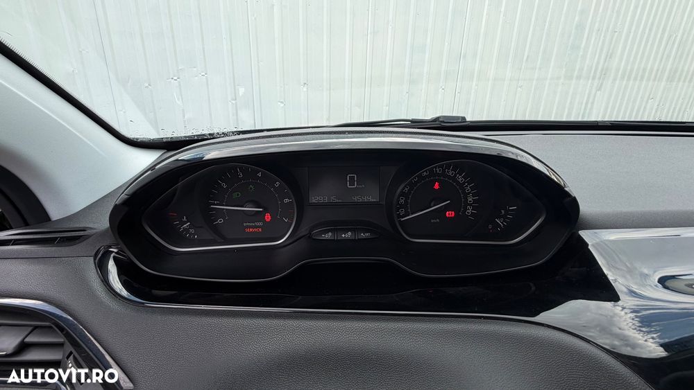 Peugeot 208 1.2 L PureTech Access - 13