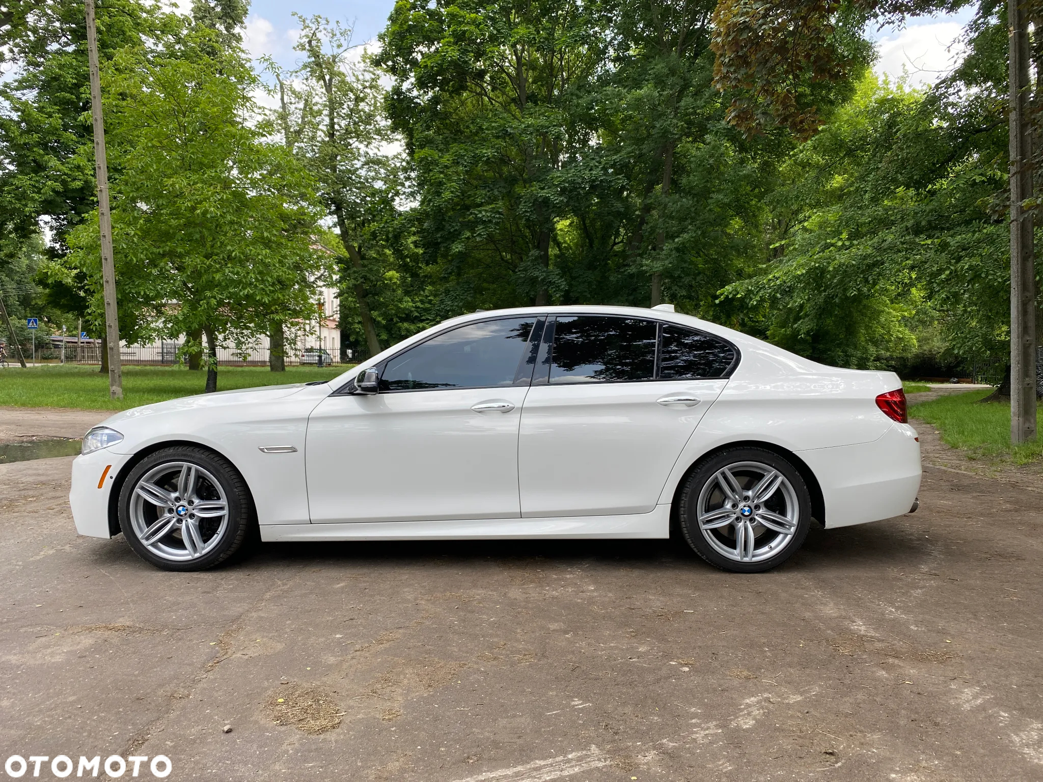 BMW Seria 5 550i - 4