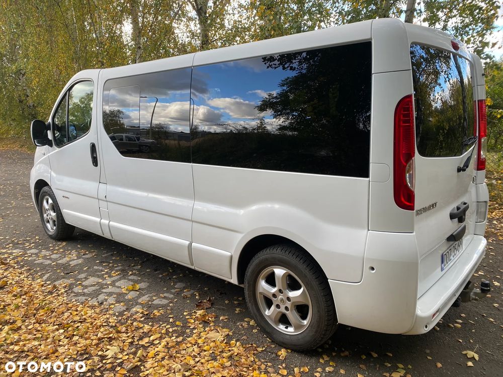 Renault Trafic 2.0 dCi 115 FAP Grand Passenger Black Edition - 3