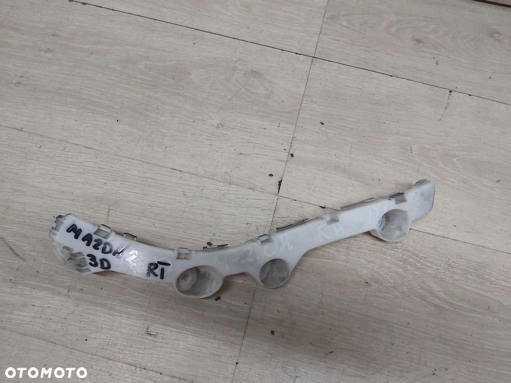 MAZDA 2 II DE Ślizg zderzaka prawy tył D651502H1 3D - 1