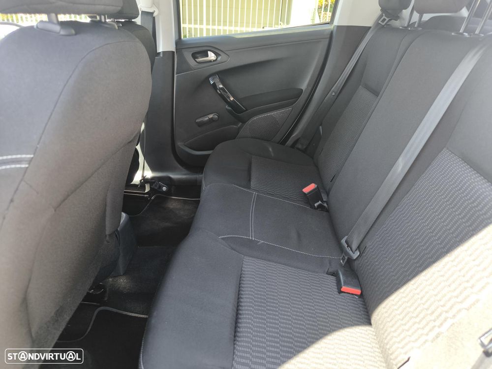 Peugeot 208 1.2 PureTech Style - 9