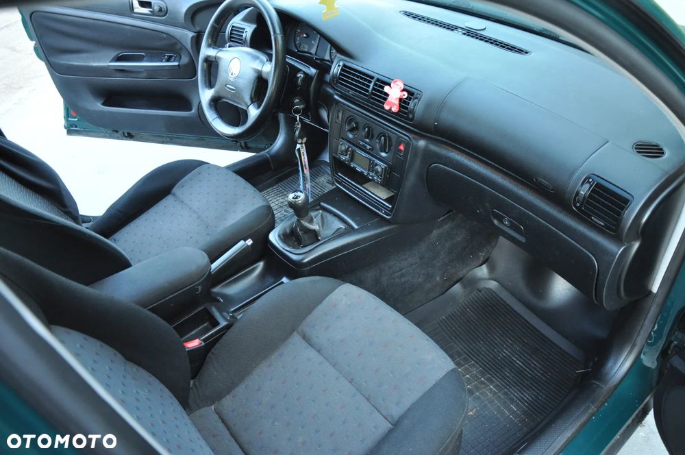 Volkswagen Passat 1.9 TDI CL - 23