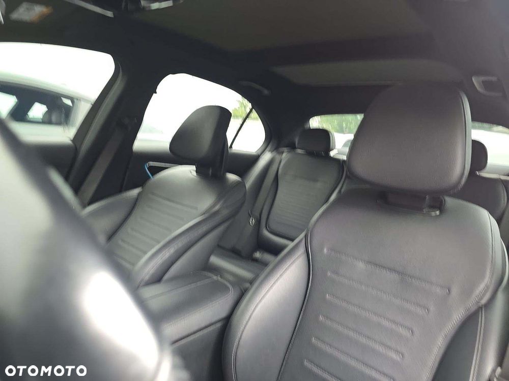 Mercedes-Benz Klasa C 300 4Matic 9G-TRONIC AMG Line - 9