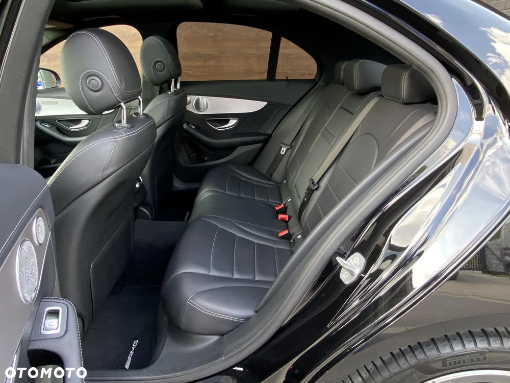 Mercedes-Benz Klasa C 200 4Matic 9G-TRONIC - 35