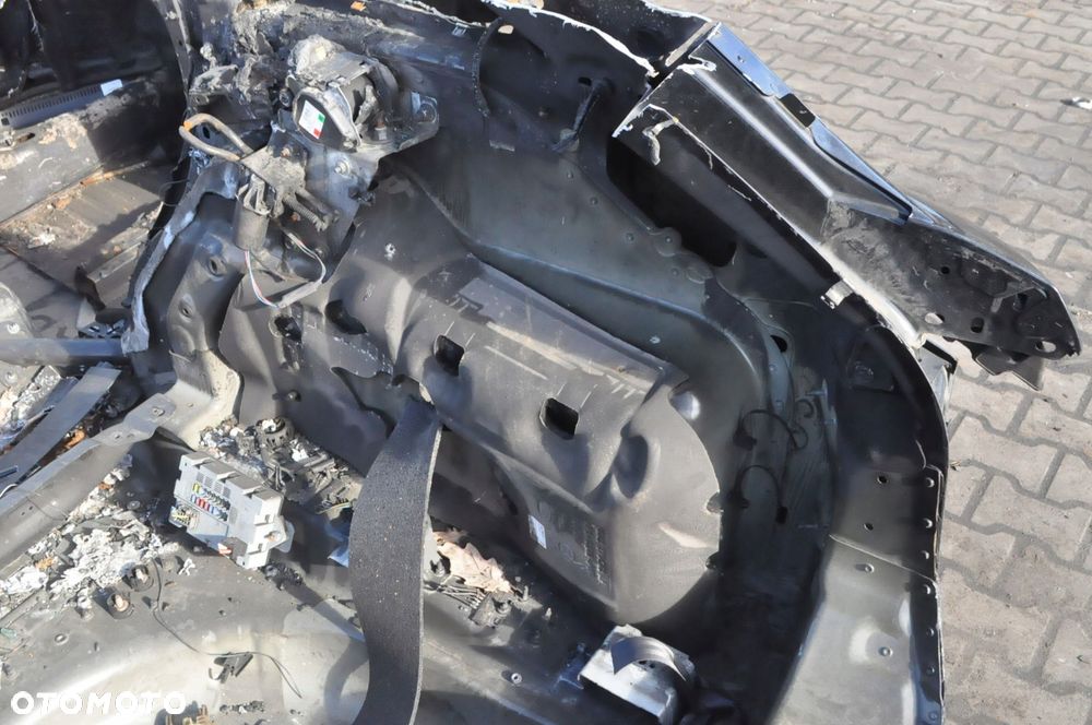 RANGE ROVER VELAR L560 CAŁY TYŁ DUPA PAS WANNA ĆWIARTKA - 8