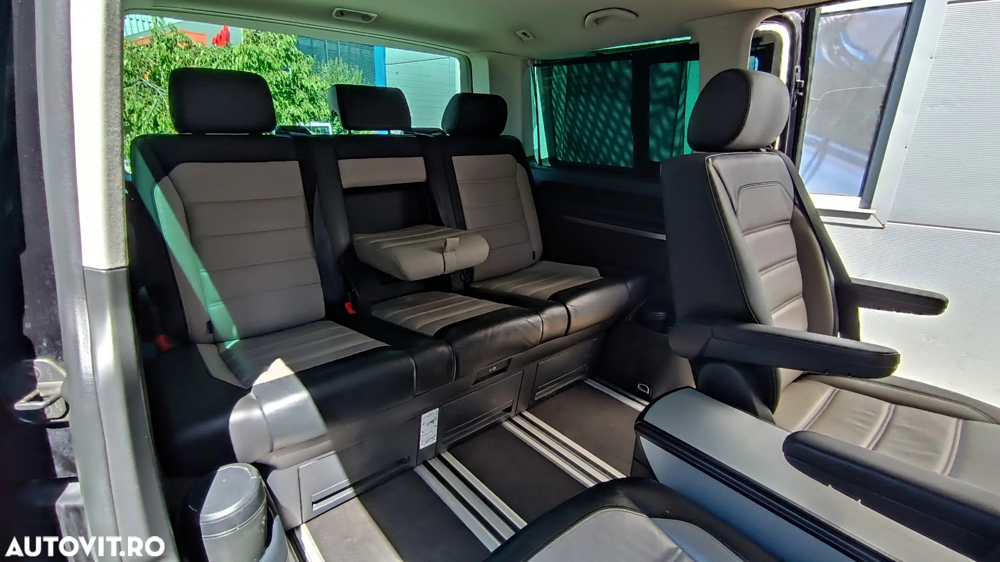 Volkswagen Multivan - 32