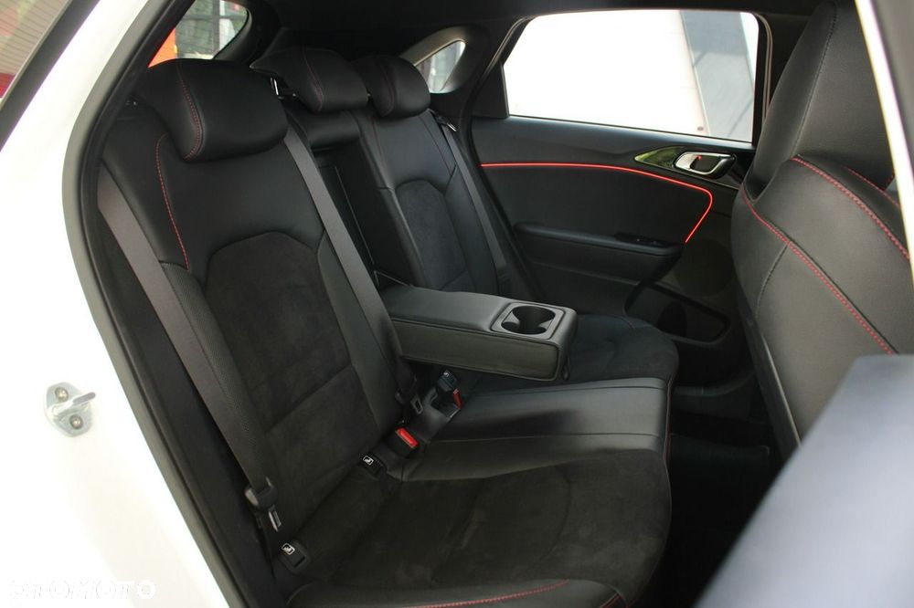 Kia Ceed 1.6 T-GDI GT - 12