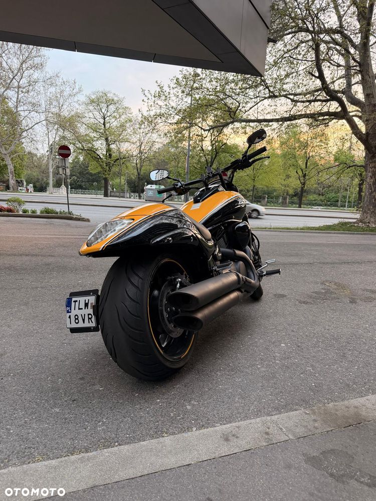 Suzuki Intruder - 7