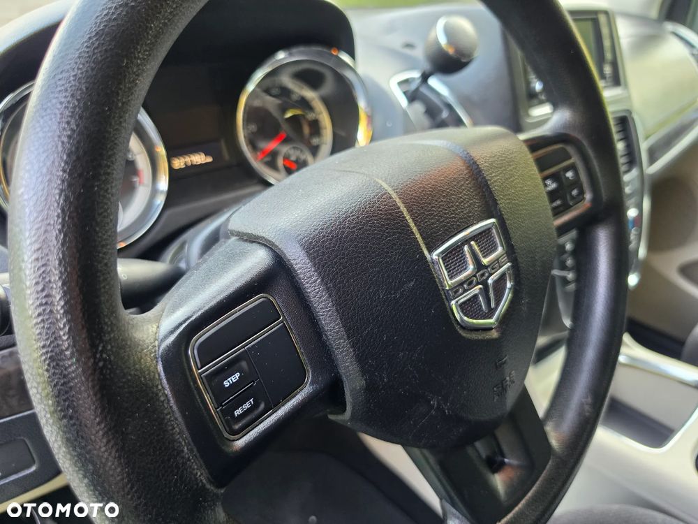 Dodge Grand Caravan - 34