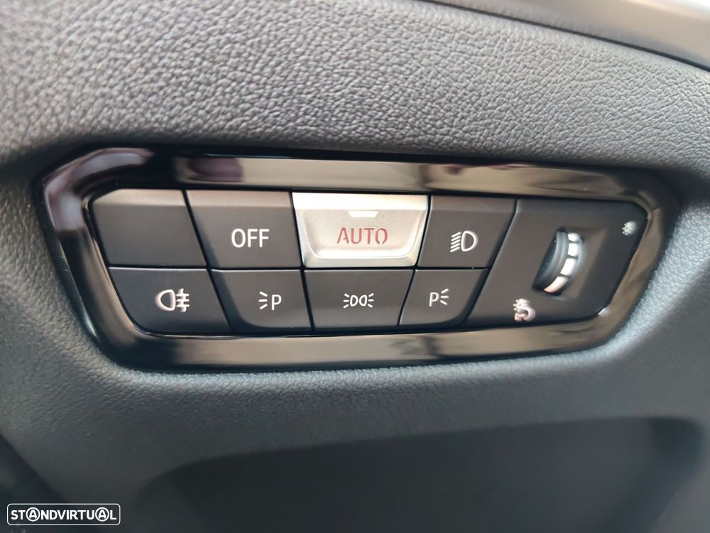 BMW 320 d Pack Desportivo M Pro Auto - 25