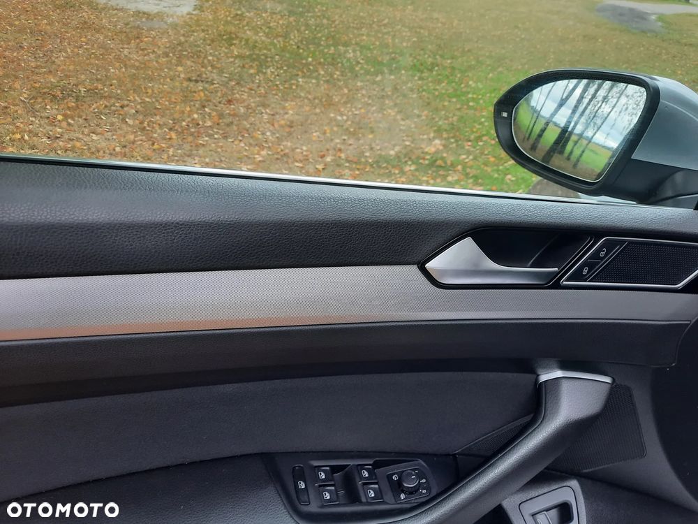 Volkswagen Passat 2.0 TDI SCR Comfortline - 18