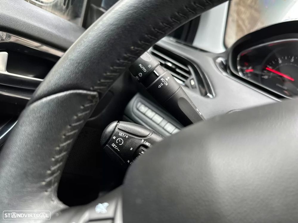 Peugeot 208 1.2 PureTech Active - 25