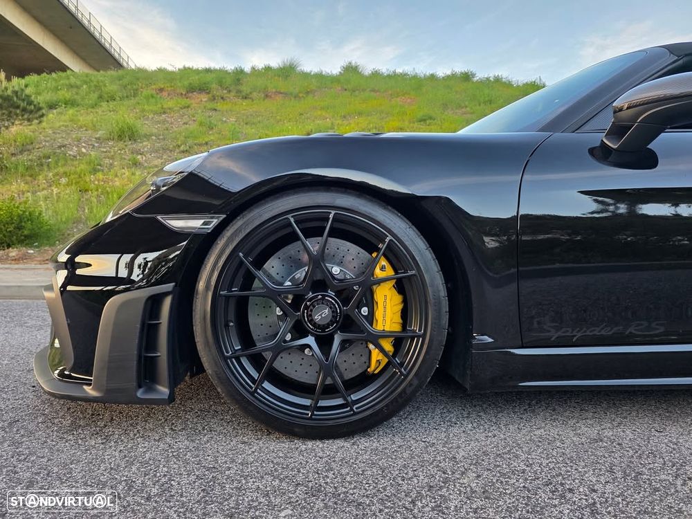 Porsche 718 Spyder RS - 10