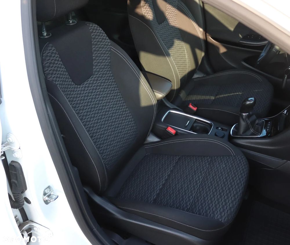 Opel Astra 1.6 D (CDTI) Start/Stop Dynamic - 27