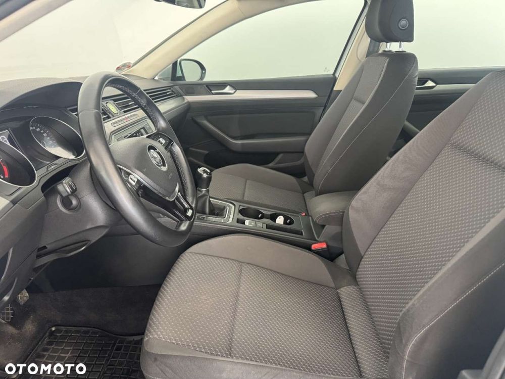 Volkswagen Passat 1.6 TDI BMT Comfortline - 18