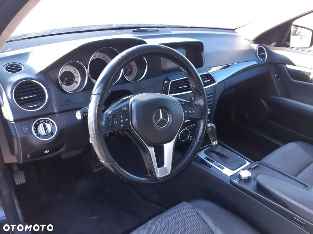 Mercedes-Benz Klasa C 200 CGI Automatik BlueEFFICIENCY Avantgarde - 19