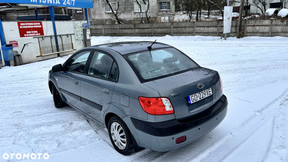 Kia Rio - 4