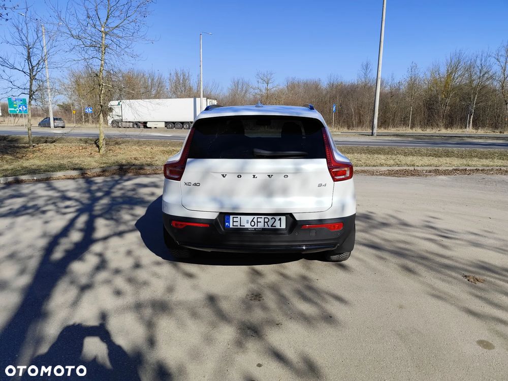 Volvo XC 40 B4 Plus Dark - 6