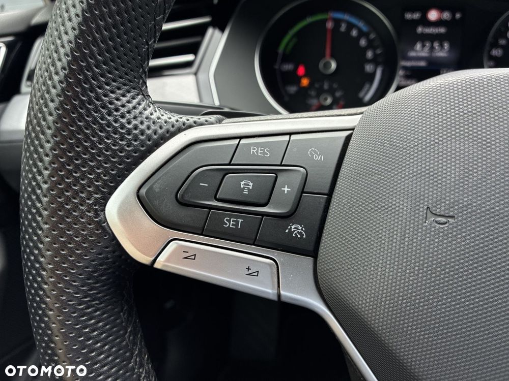Volkswagen Passat - 21