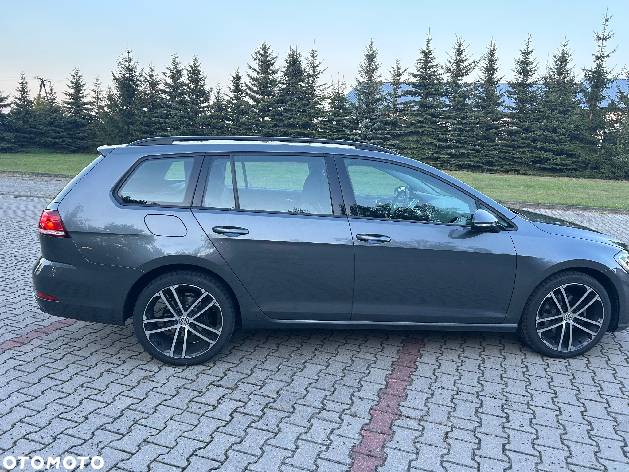 Volkswagen Golf 2.0 BlueTDI DSG Highline - 11