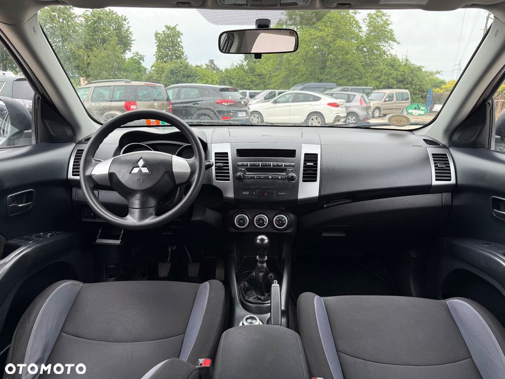 Mitsubishi Outlander 2.0 DID Intense + - 34
