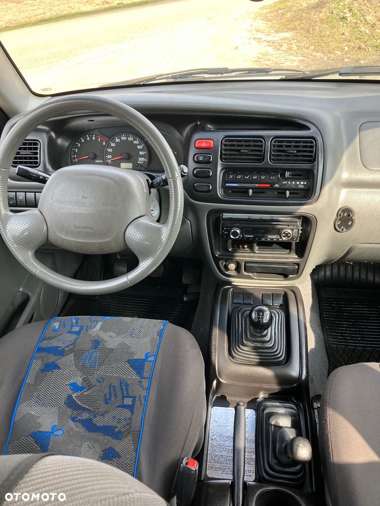 Suzuki Grand Vitara 2.0 - 6