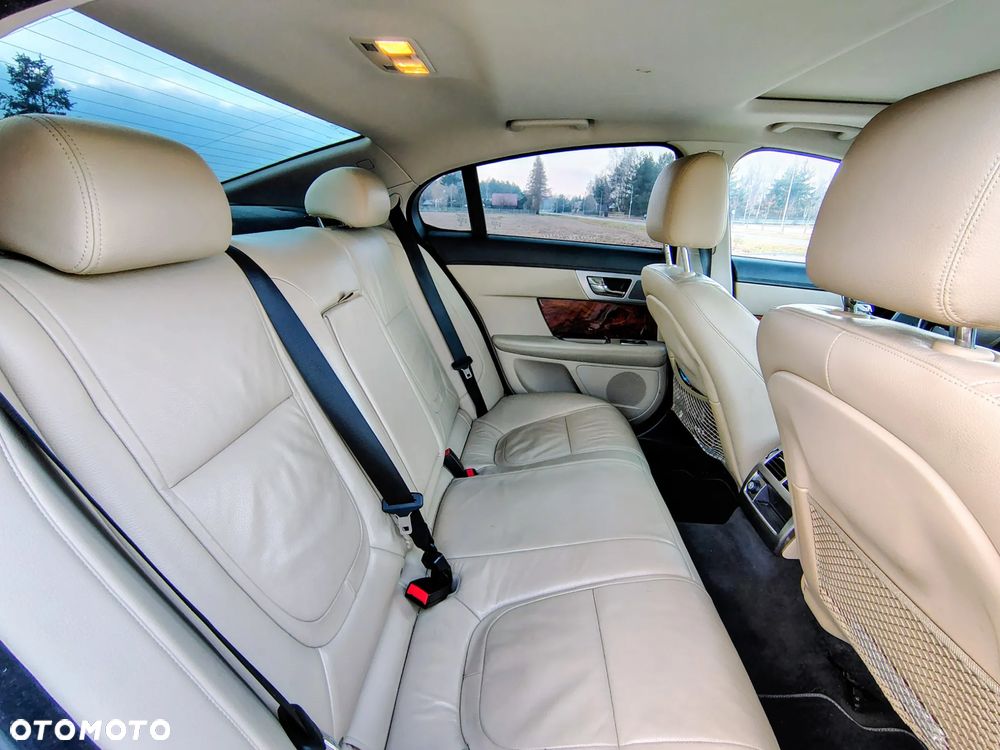 Jaguar XF 2.0 T Premium Luxury - 16