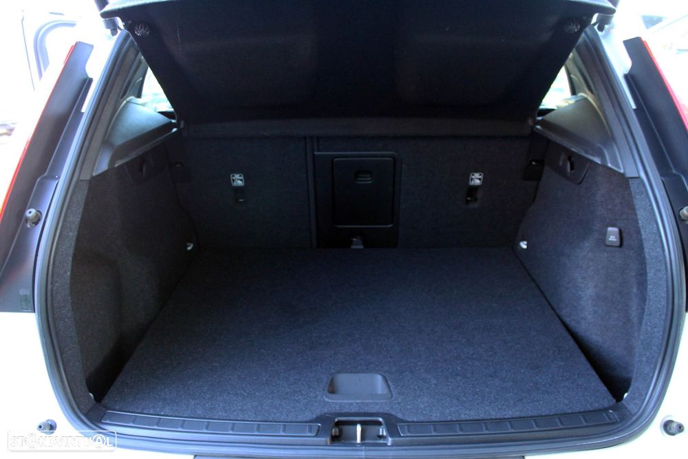 Volvo XC 40 1.5 T2 Momentum Core - 27