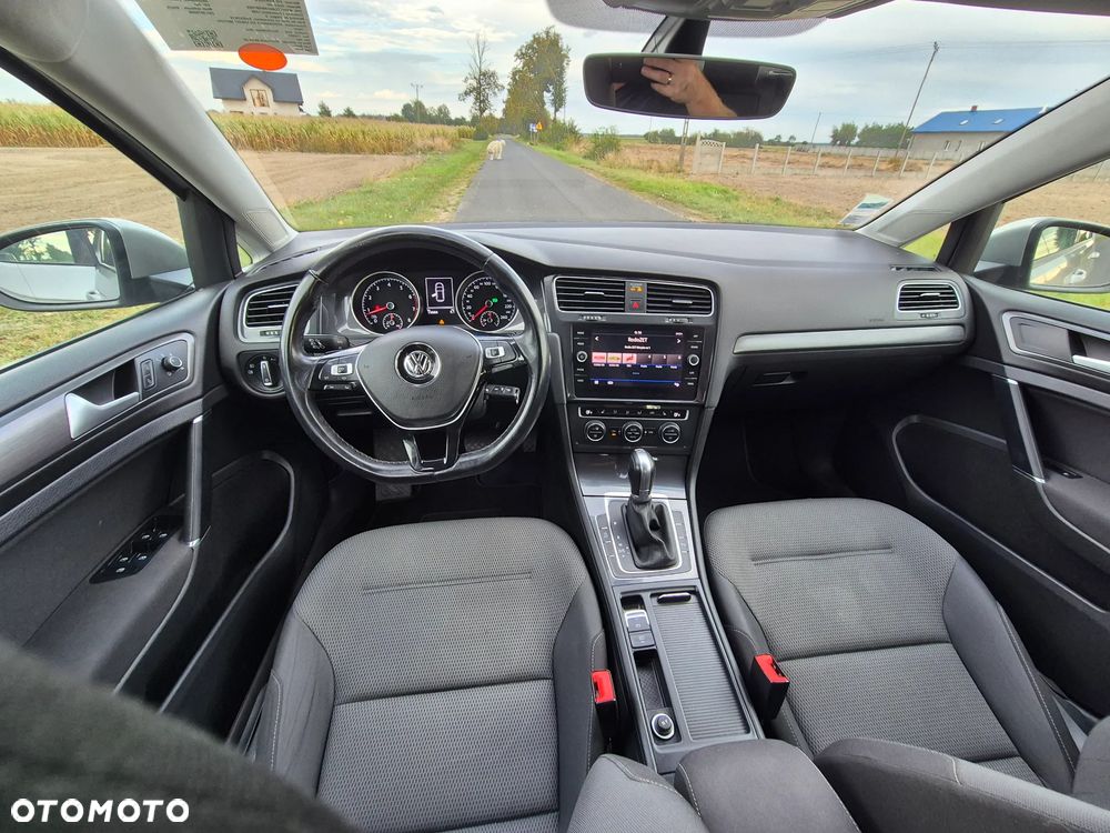 Volkswagen Golf 1.5 TSI BlueMotion ACT DSG Comfortline - 4