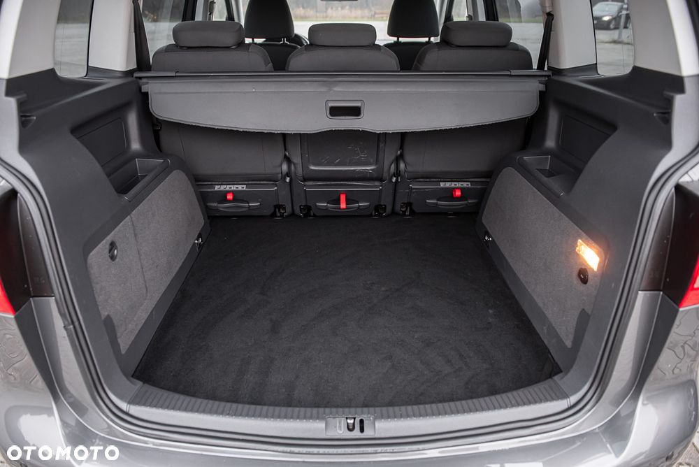 Volkswagen Touran 1.6 TDI DPF BlueMotion Technology Comfortline - 25