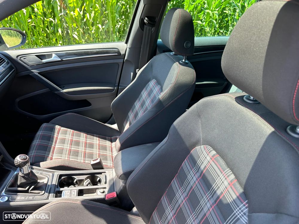 VW Golf GTI BlueMotion - 15