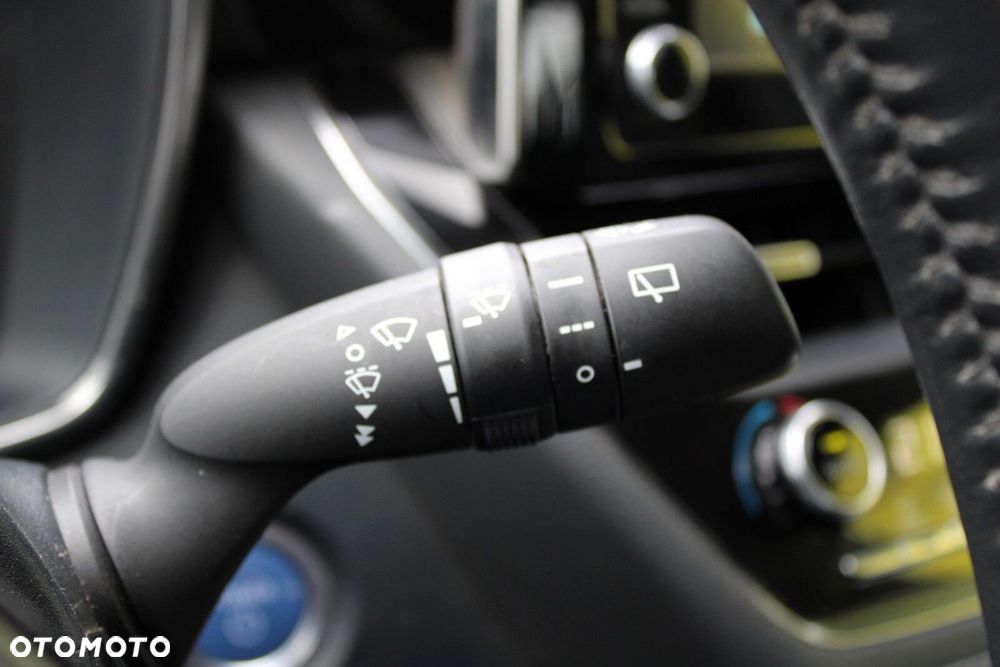 Toyota Corolla 1.8 Hybrid Comfort - 23