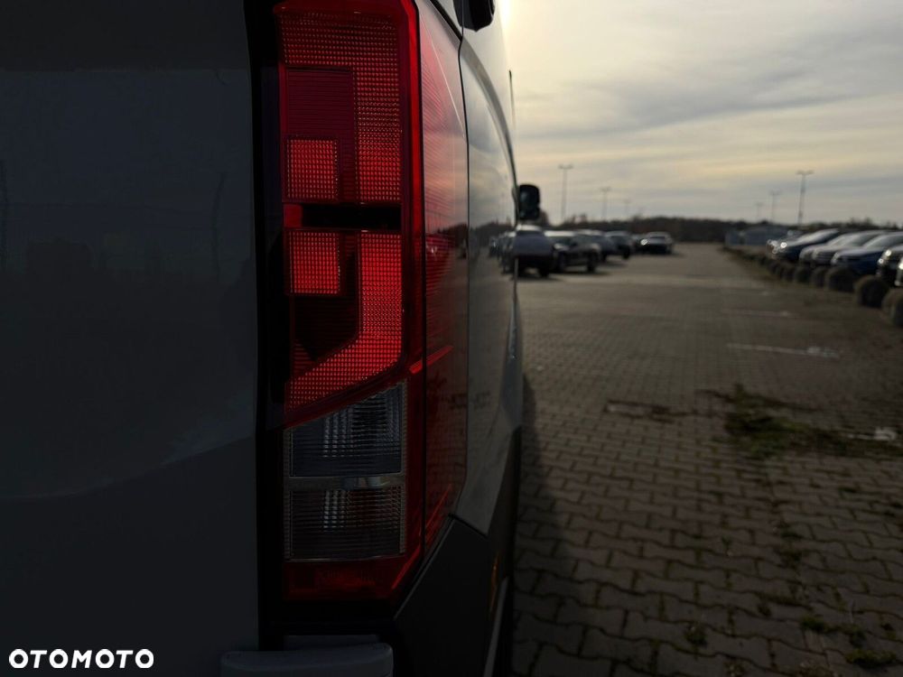 Volkswagen Crafter 35 2.0 TDI L4H3 4490 140 KM - 28