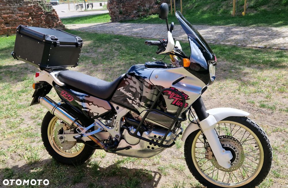 Honda XRV - 10