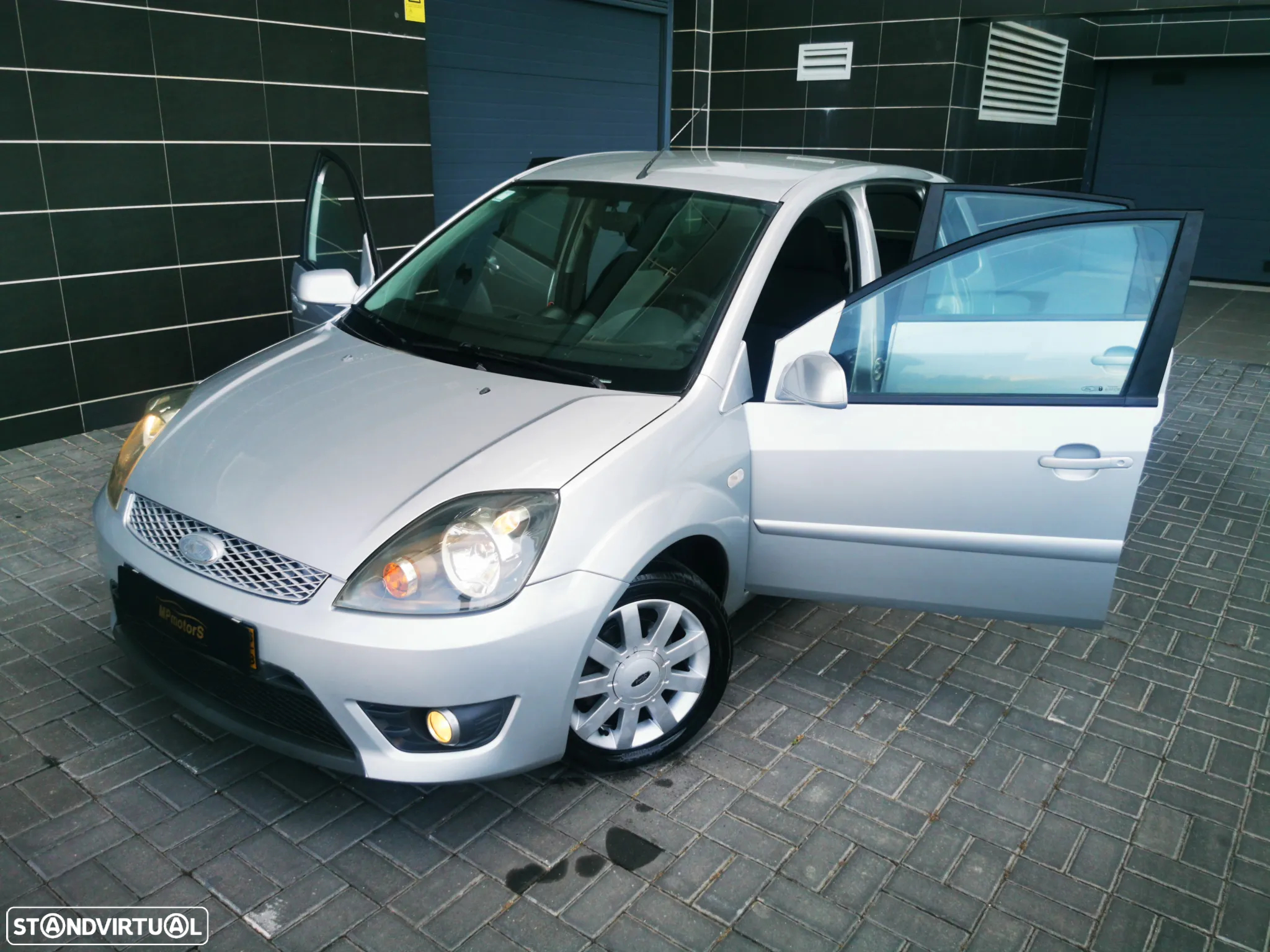Ford Fiesta 1.25 Ghia - 8