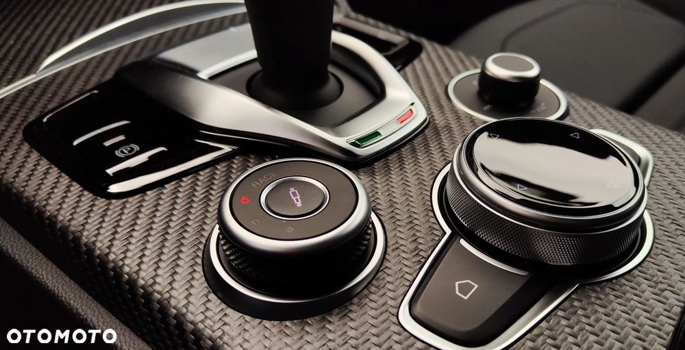 Alfa Romeo Stelvio V6 2.9 Bi-Turbo AT8-Q4 Quadrifoglio - 21