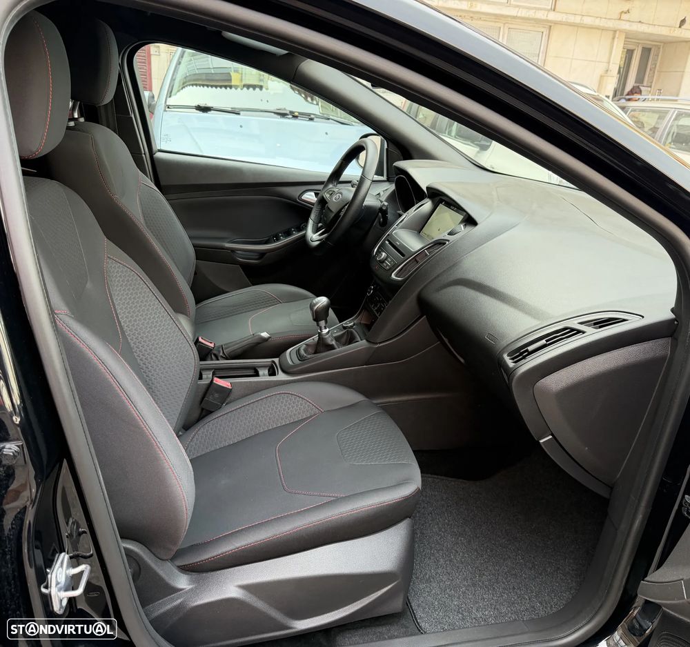 Ford Focus 1.5 TDCi ECOBlue ST-Line - 16